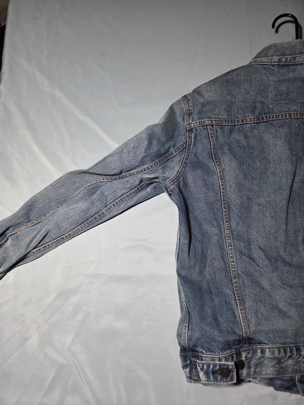 Levi's Men's Light Blue Denim Jacket - Classic Trucker Style - Picture 9 of 10